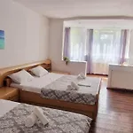 Stephanie Apartment-centru Civic