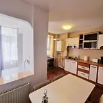 Stephanie Apartment-centru Civic בראשוב