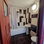 Stephanie Apartment-centru Civic בית אירוח