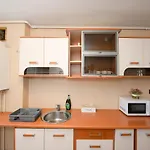 Stephanie Apartment-centru Civic בית אירוח *