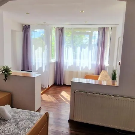 Stephanie Apartment-centru Civic Homestay Brasov