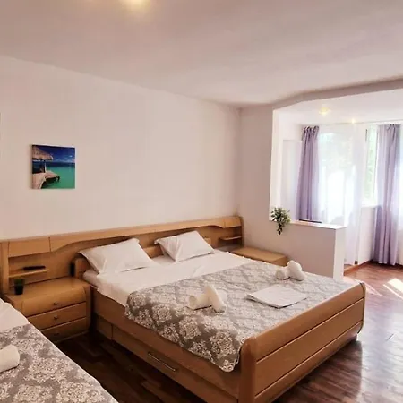 Stephanie Apartment-centru Civic