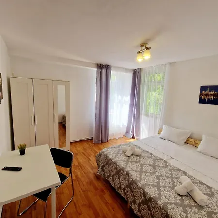 Homestay Stephanie Apartment-centru Civic Brasov