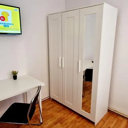 Gazde/Camere de închiriat Stephanie Apartment-centru Civic *