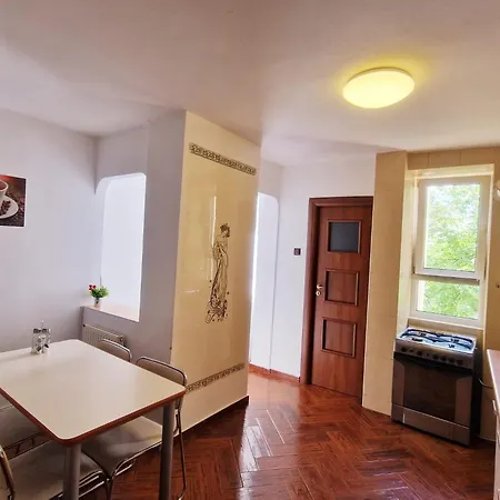 Stephanie Apartment-centru Civic Gazde/Camere de închiriat *