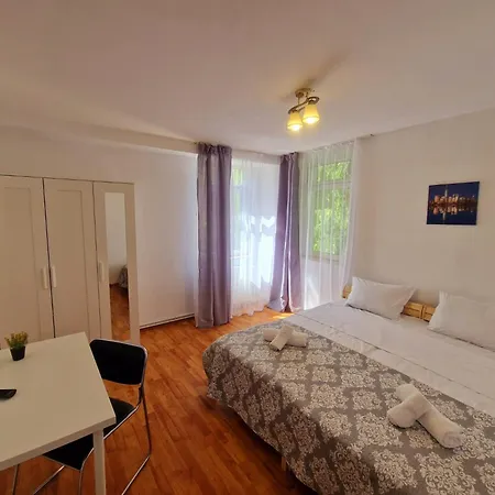 Homestay Stephanie Apartment-centru Civic Brasov